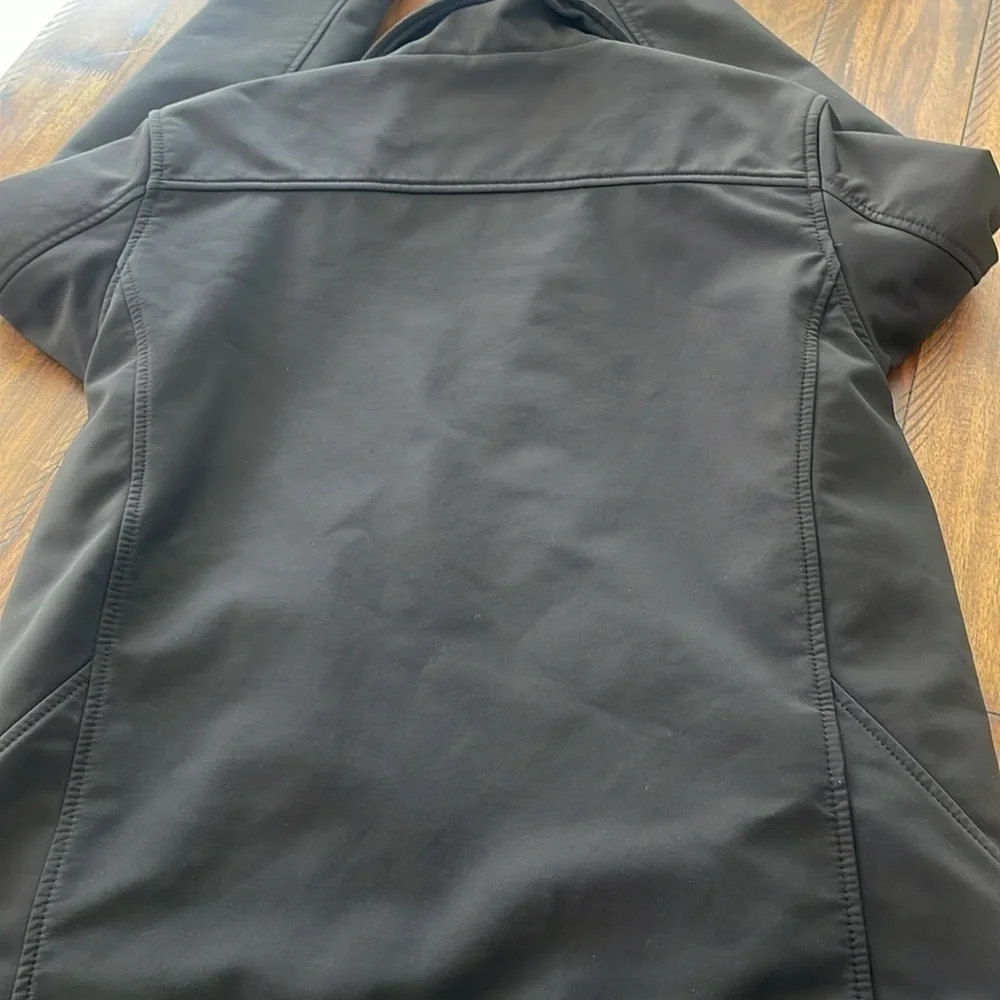 Guess men’s soft shell black nylon full zip up jacket size M